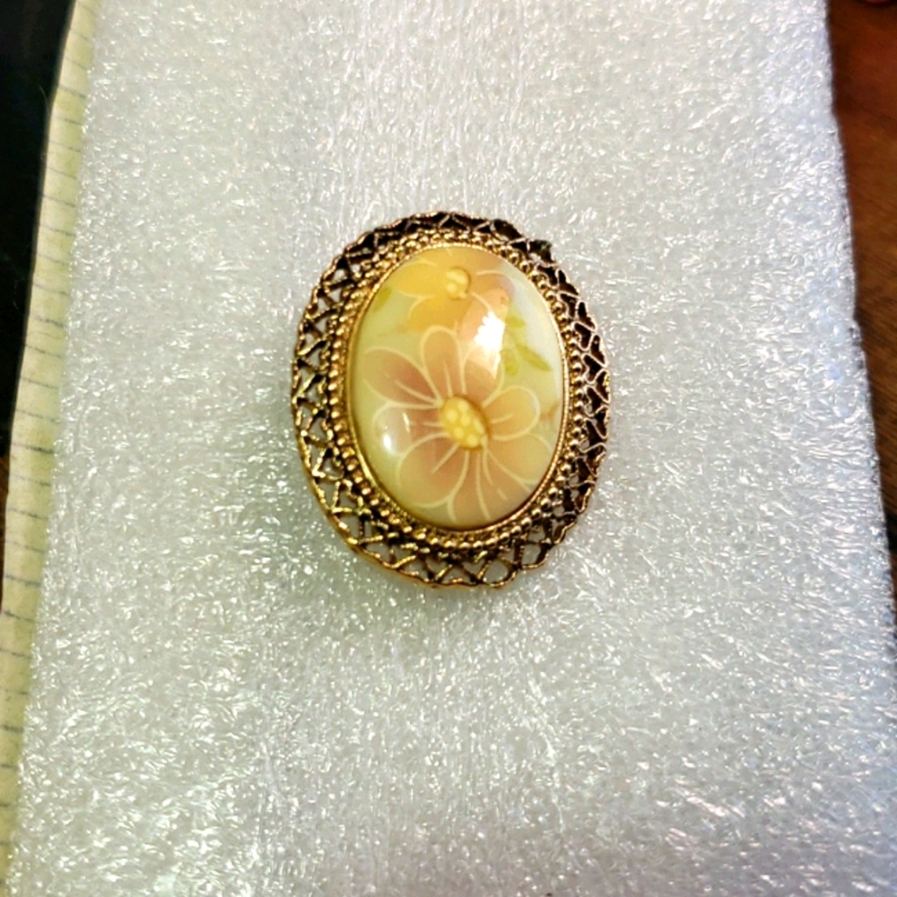 Vintage Oval Flower Broach